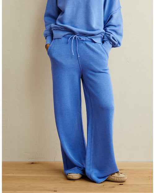 AE Dreamy Fleece Low-Rise Wide-Leg Sweatpant